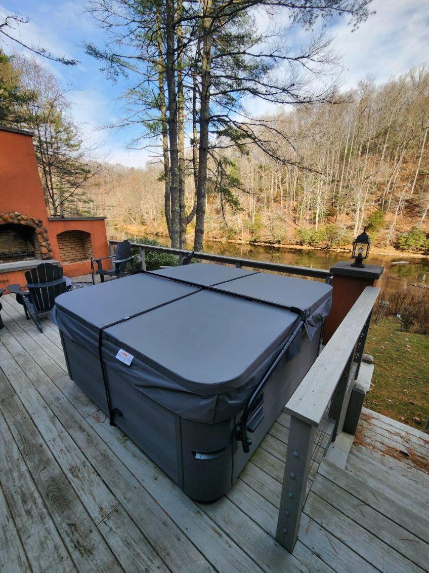 Knotty Pine Villa West Jefferson Dış mekan fotoğraf